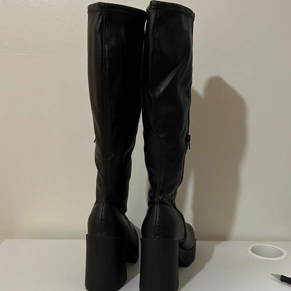 WILD PAIR
Killian Block-Heel Riding Boots, Size 10 - Picture 2 of 10